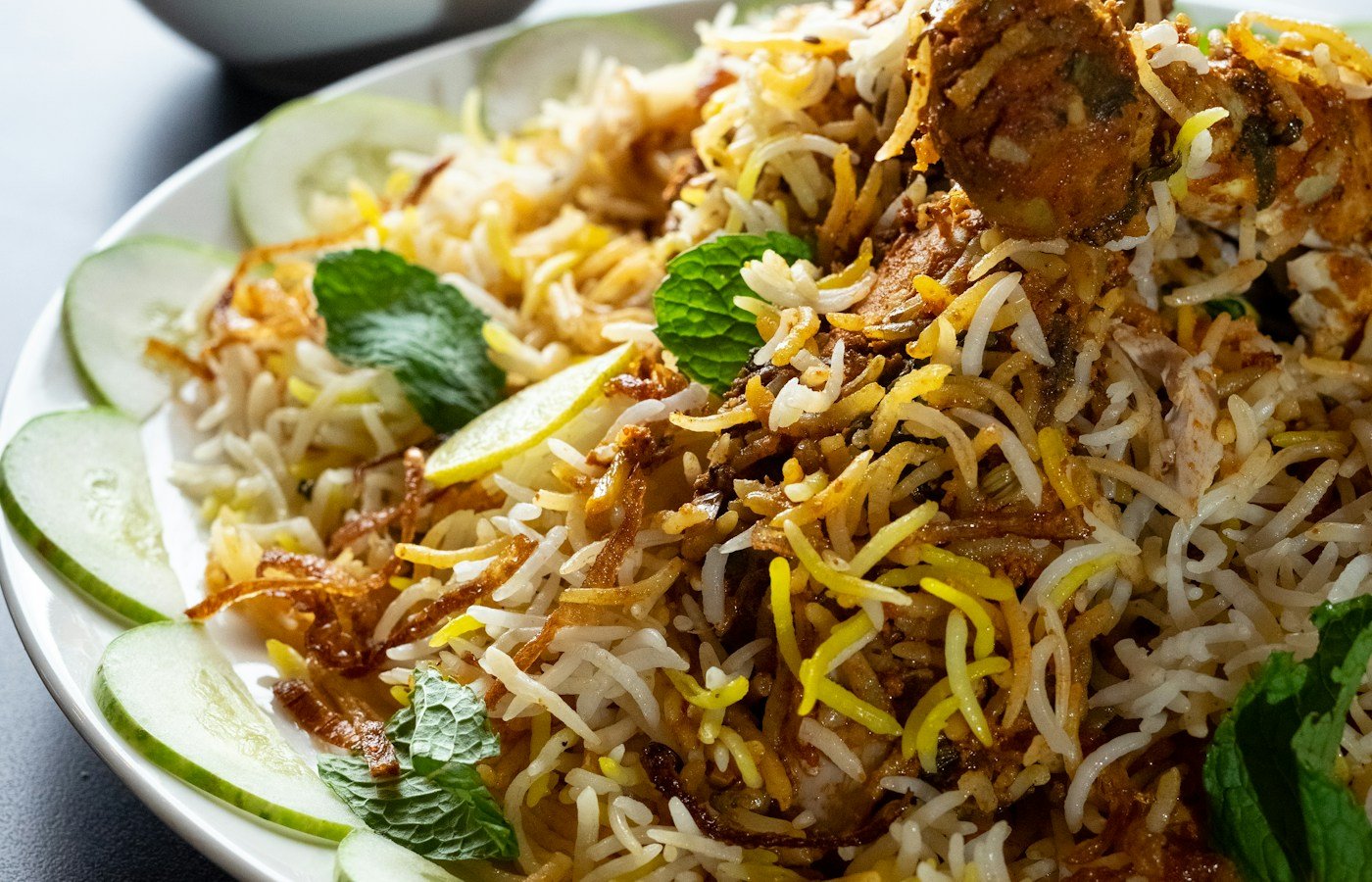 Chicken biryani with mint and lime